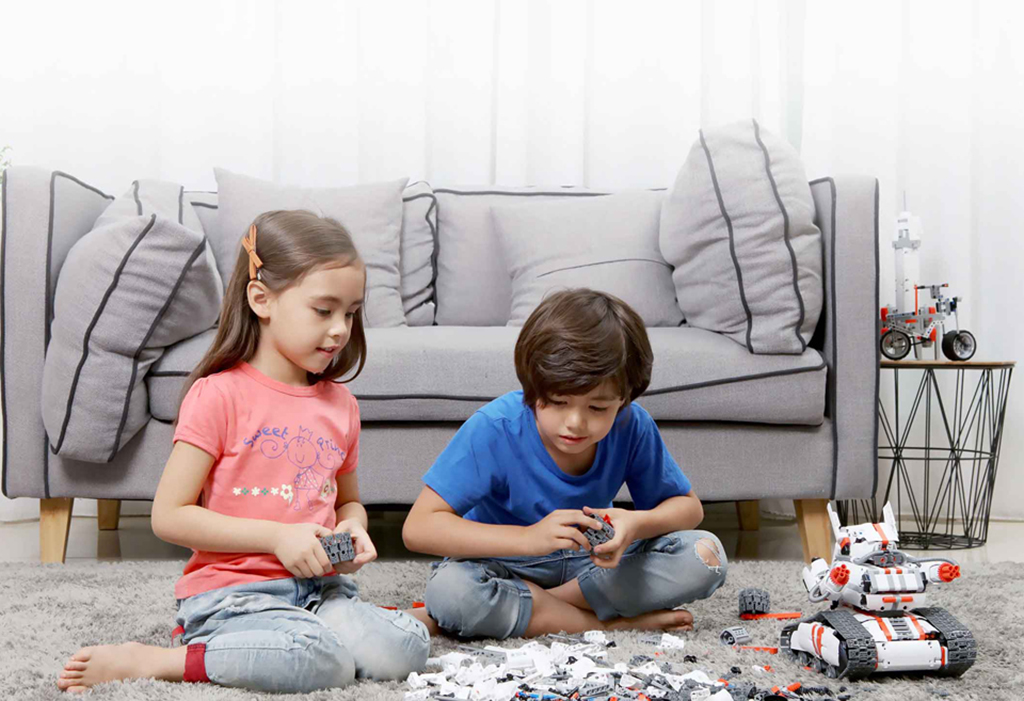 MITU Builder Bunny Block Tracked Tank способен перемещаться практически в любых условиях