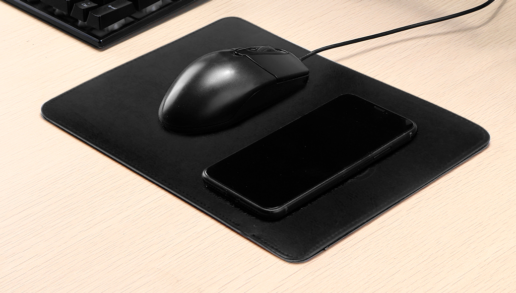 Wireless Charging Mouse PAD RS-10 размер коврика составляет 28 сантиметров в длину и 18 сантиметров в ширину