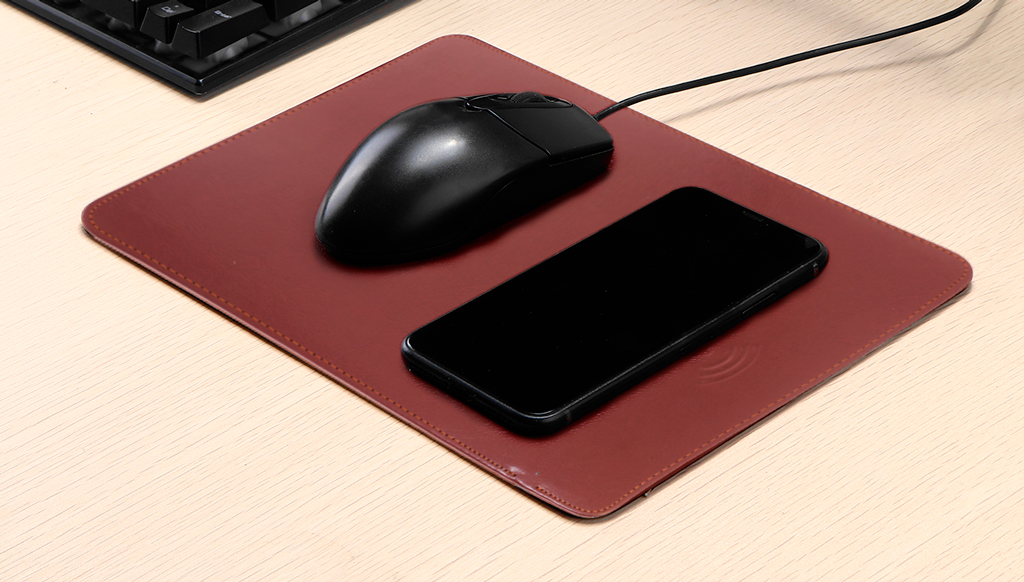 Wireless Charging Mouse PAD RS-10 размер коврика составляет 28 сантиметров в длину и 18 сантиметров в ширину
