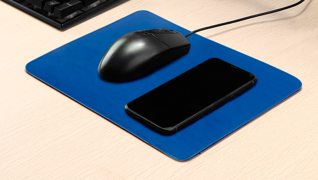 Wireless Charging Mouse PAD RS-10 размер коврика составляет 28 сантиметров в длину и 18 сантиметров в ширину