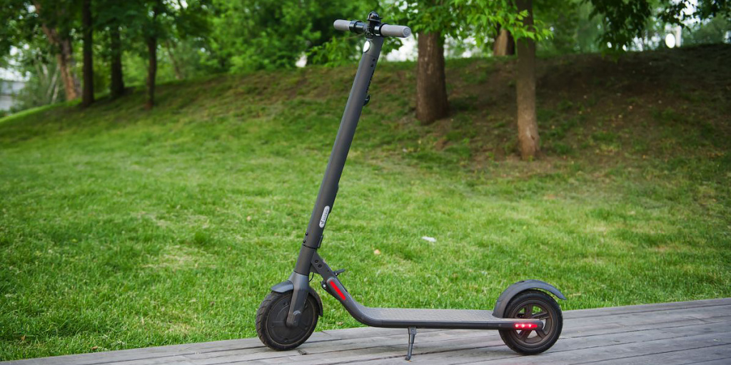 1 Ninebot KickScooter E22.jpg
