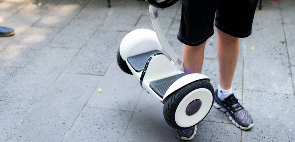 Мини-сегвей MINI-ROBOT оснащен литий-ионным аккумулятором с емкостью 4000 мАч