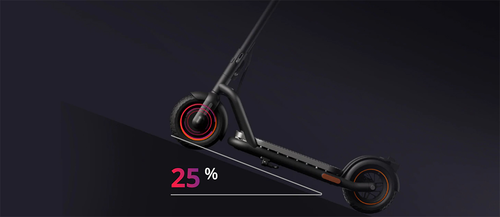 Navee N65 Electric Scooter Black podiem.jpg