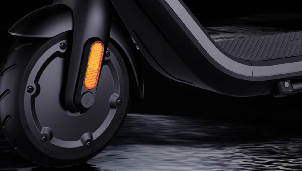 Ninebot Kickscooter E2 water.jpg